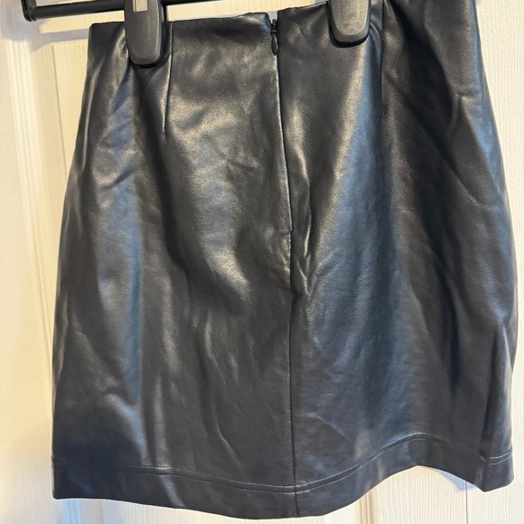 Wilfred Free Black leather mini skirt, size 2 - Picture 3 of 3